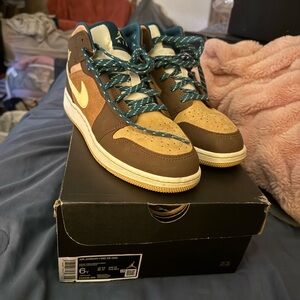 Nike Air Jordan Men's Brown and Tan Sneakers